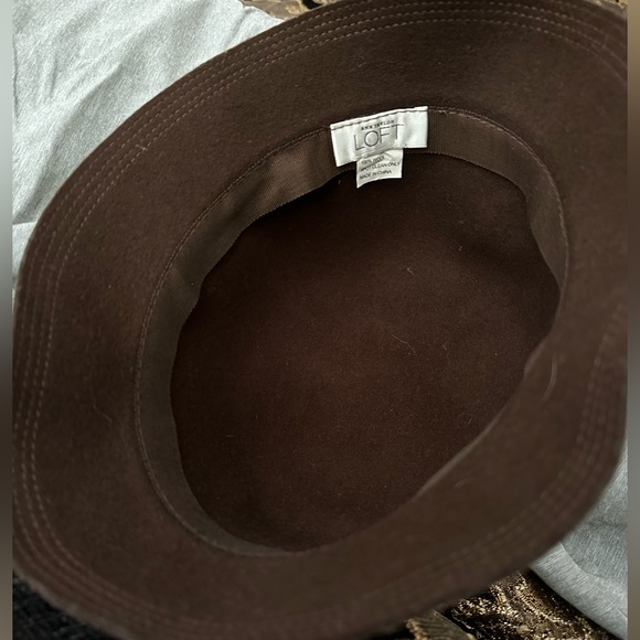 Vintage Ann Taylor loft  100% Brown Wool Fabric  one size fit most - Picture 3 of 4